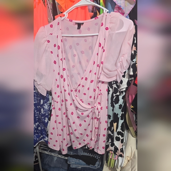 🍂🍁Like new Torrid 2x Studio Knit Chiffon Puff Sleeve Surplice Top - Picture 2 of 4